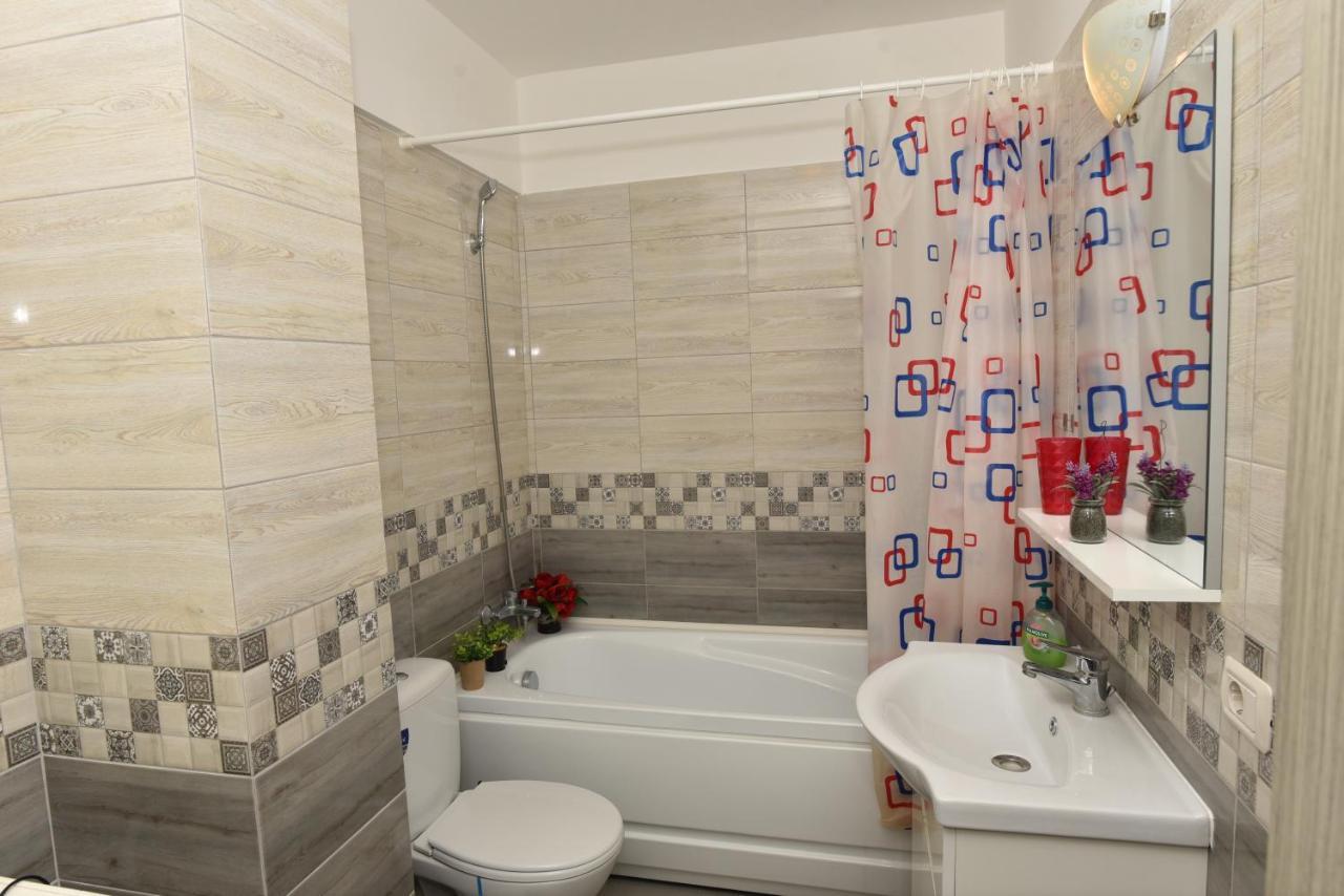 Mall Luxury VI Apartments Bacau Exterior photo
